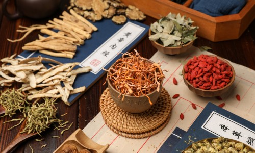 头顶出汗中医诊断-头顶出汗 中医网 - 为你提供头顶出汗中医辩证、头顶出汗中医